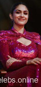 Mrunal Thakur Instagram hot pics