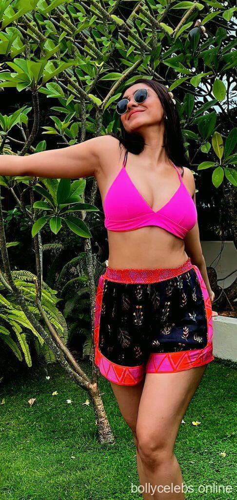 Mrunal Thakur hot actress