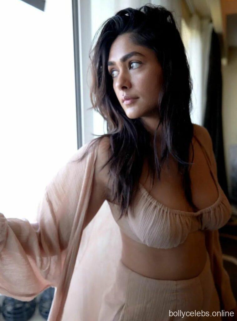 Mrunal Thakur hot outfits