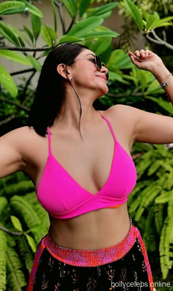 Mrunal Thakur hot photos