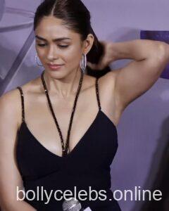 Mrunal Thakur hot videos