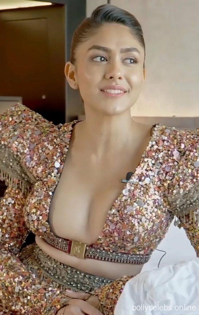 Mrunal Thakur hottest diva