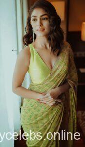 Mrunal Thakur stylish outfits