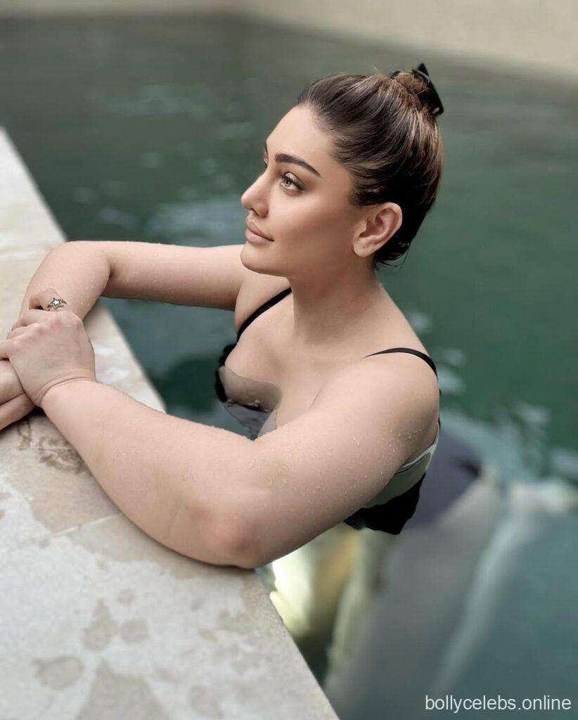 Shefali Jariwala chic party looks Shefali Jariwala chic party looks