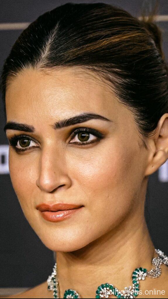 Kriti sanon face images