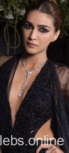 Kriti sanon hot look wallpaper