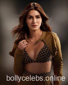 kriti-sanon-hot-sexy-cleavage-ph