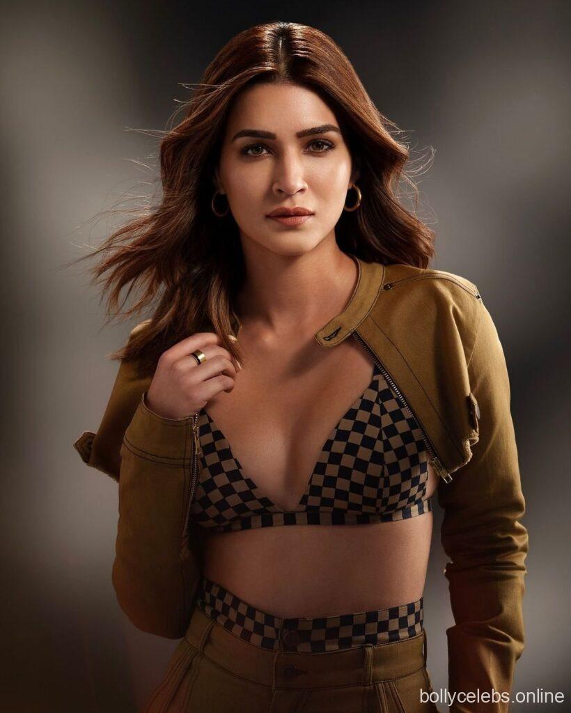 kriti-sanon-hot-sexy-cleavage-ph