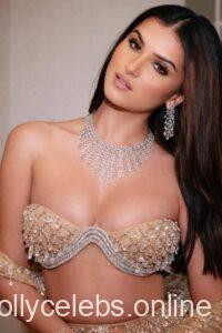 tara sutaria hot photo