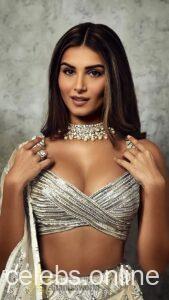 tara sutaria hot pic