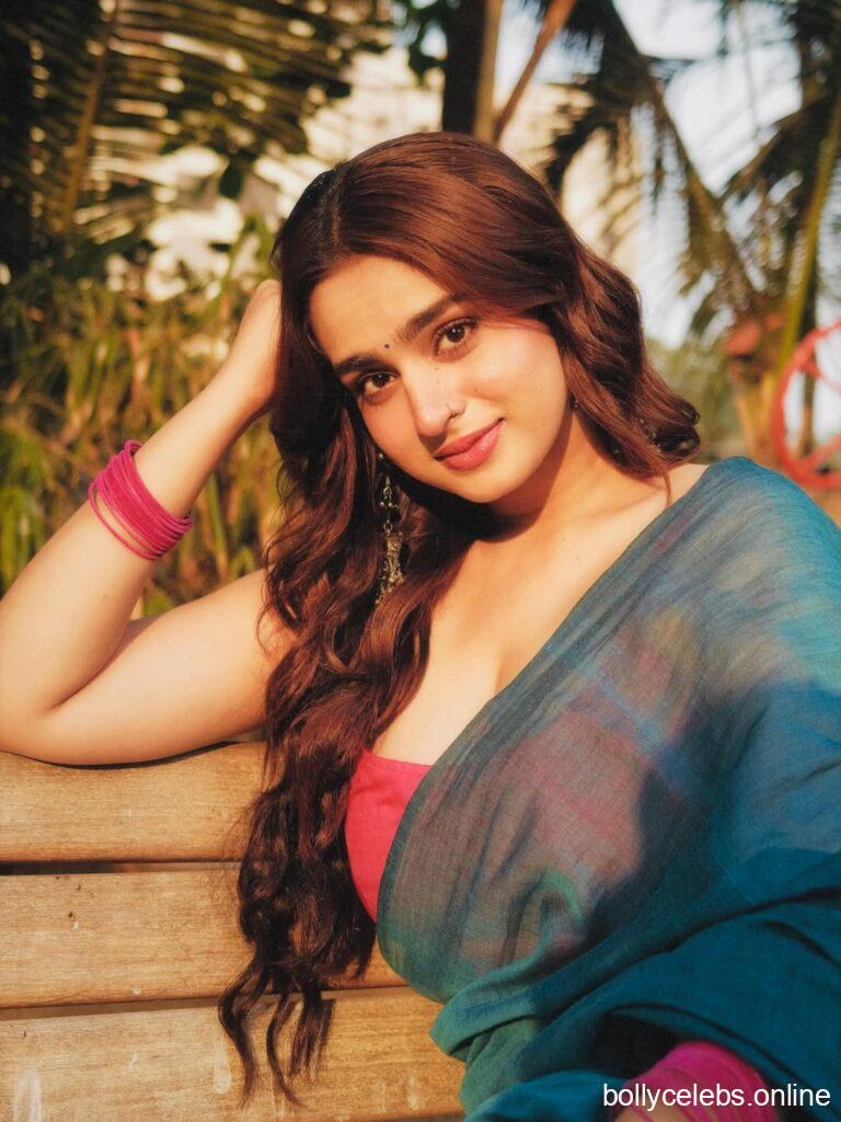 Ayesha Khan Hot Images (2)