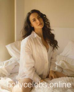 Elli AvrRam Hot Images (10)