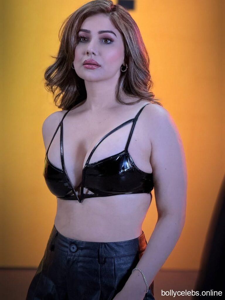 Kangna Sharma Hot Images (1)