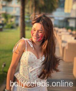 Avneet Kaur Hot Images Holi (12)