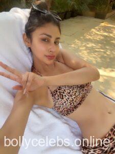 Mouni Roy Hot Images (29)