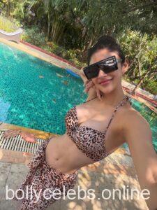 Mouni Roy Hot Images (31)