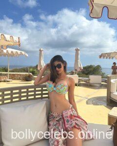 Mouni Roy Hot Images (35)