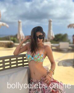 Mouni Roy Hot Images (36)