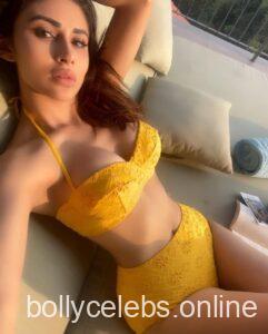 Mouni Roy Hot Images (38)