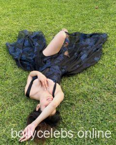 Mouni Roy Hot Images (4)