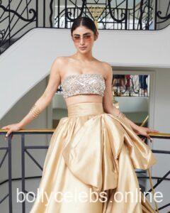 Mouni Roy Hot Images (45)