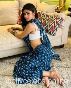 Mouni Roy Hot Images (52)
